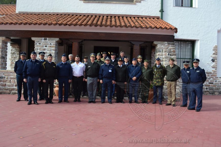 Visita de la Escuela de Guerra Conjunta de las FF.AA. y de Agregados Extranjeros