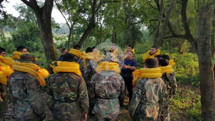 Cadetes de la EAM se entrenan en la Selva