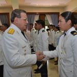 Brig. Gral. "VGM" AMREIN saluda a una nueva Alférez de la F.A.A.