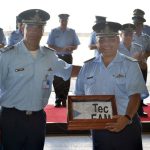 El Com. LEGUIZA recibe la banderola por su paso en el Grupo Técnico Escuela.