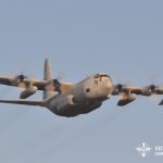 Hércules C-130 Volando