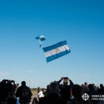 Bandera Argentina en el cielo cordobés