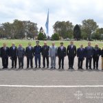 El Director de la E.A.M. junto a Suboficiales en situación de retiro.