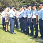 Autoridades presentes saludan a la Delegación del Viaje Final de Instrucción.