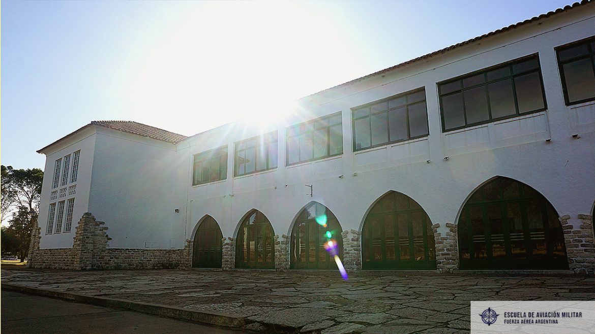 Escuadron-Estudios-calle-oeste-03.jpg