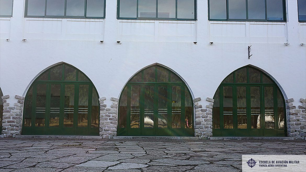 Escuadron-Estudios-calle-oeste1.jpg