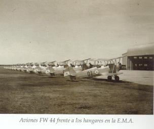 aviones-FW-frente-hangares-EMA-Pag-98.jpg