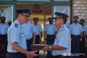 Entrega de banderola al Com. Cendón