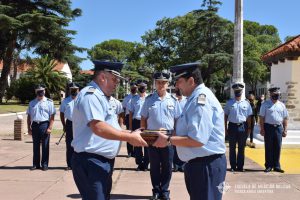 Entrega de Banderola al Com. Rojas