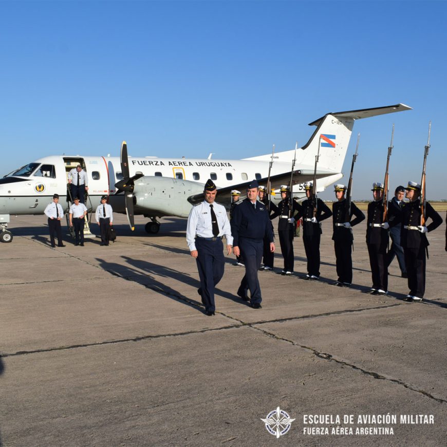 Visita de la Fuerza Aérea de Uruguay a la Escuela de Aviación Militar