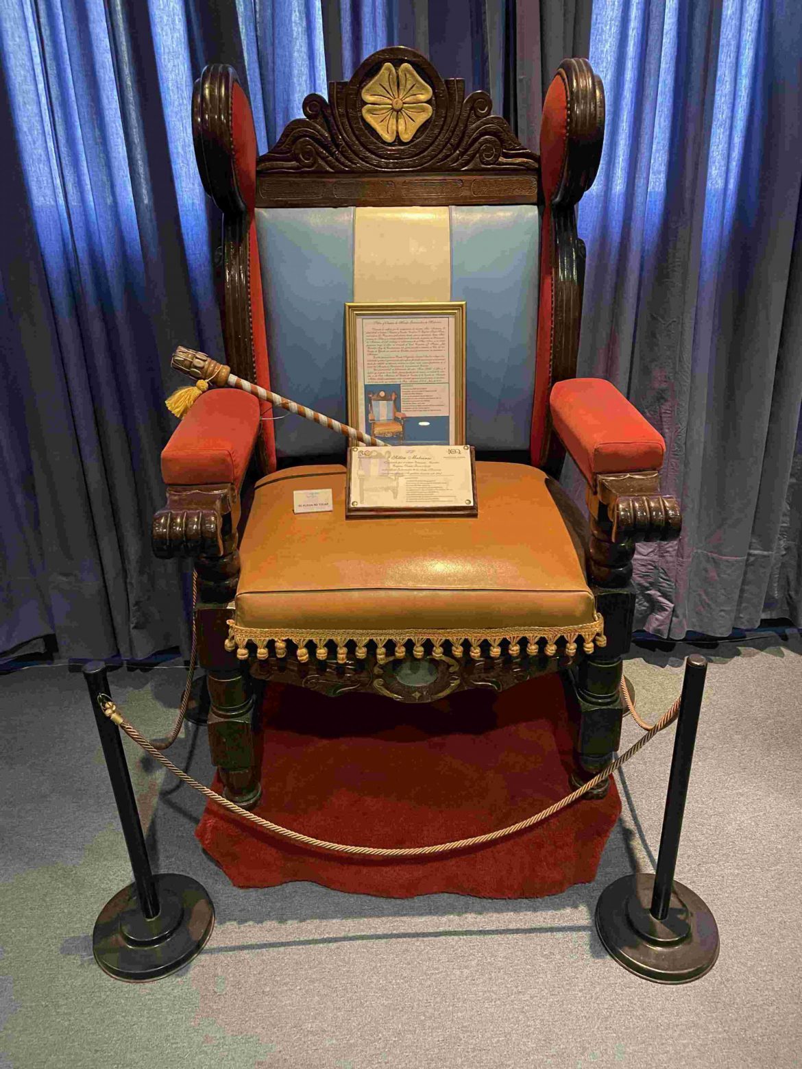 SILLON-Y-BASTON-DE-MANDO-GOBERNADOR-MALVINAS-scaled.jpg