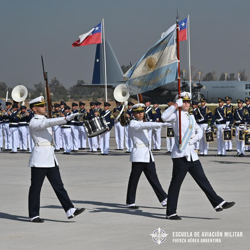 Cadetes de la EAM participaron del 94º Aniversario de la Fuerza Aérea de Chile
