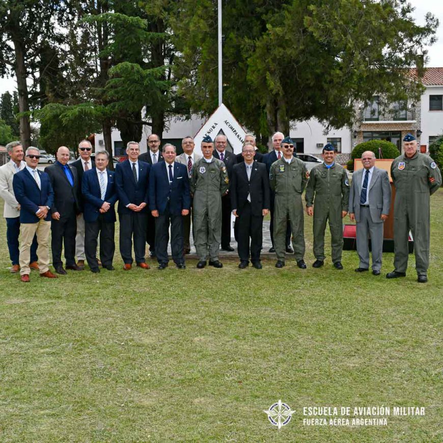 Placa Recordatoria a los Instructores de Vuelo
