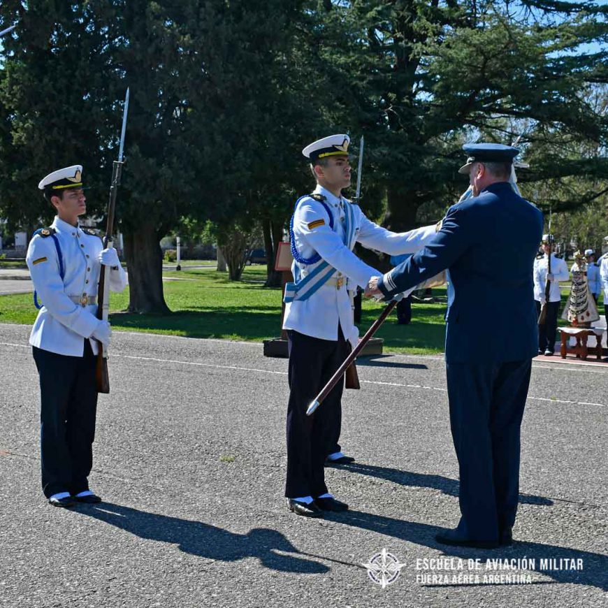 Cambio de Abanderado en la Escuela de Aviación Militar